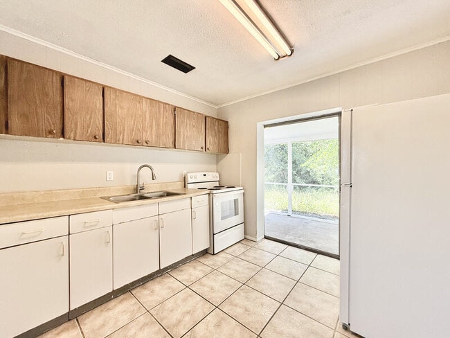 Building Photo - 605 64th Ave W