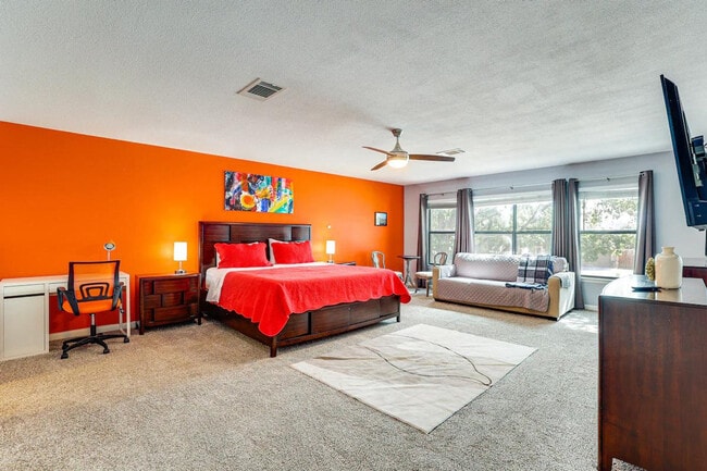 Building Photo - 1122 Gruene Rd