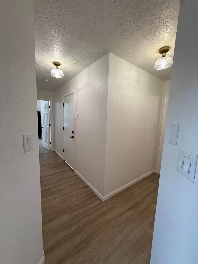 Building Photo - 7616 Copperfield Dr NE