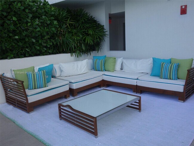 Building Photo - 300 Sunny Isles Blvd