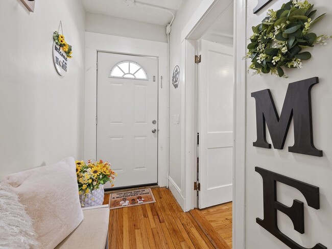 Building Photo - 8 Edgemere Rd