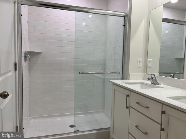 Building Photo - 305 Nickel Ln