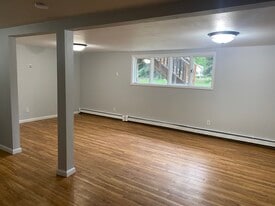 Building Photo - 1468 Davison St