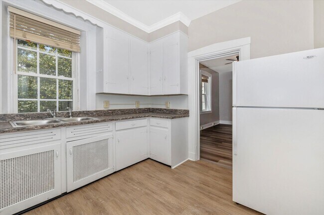 Building Photo - 4 S Westside Ave