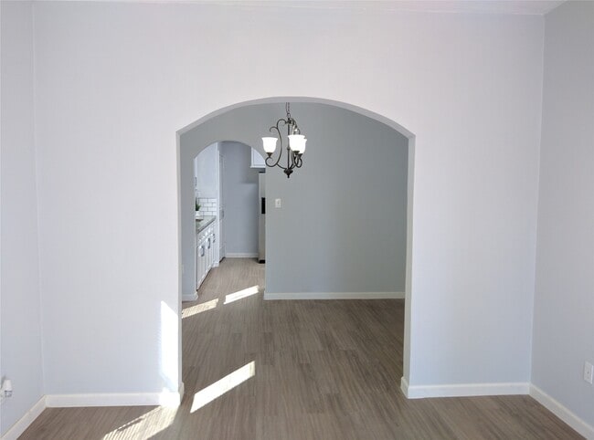 Building Photo - 218 E Wright Ave