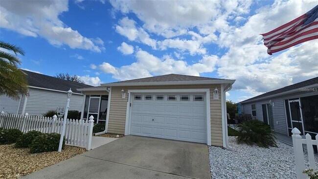 Building Photo - 2552 Red Cedar Ln