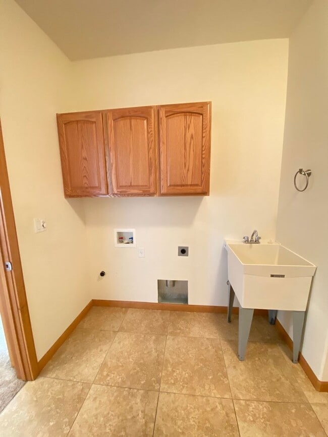 Building Photo - 3511 Hovley Ln