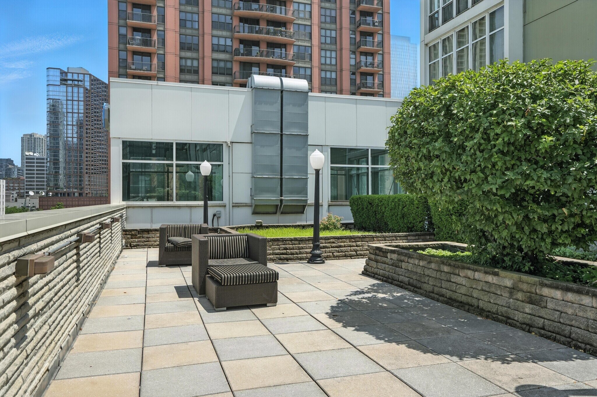Building Photo - 670 W Wayman St