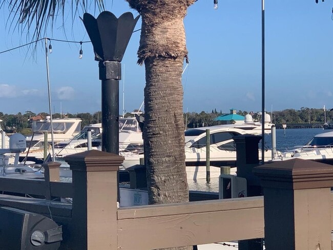 Building Photo - 244 Lexington Dr