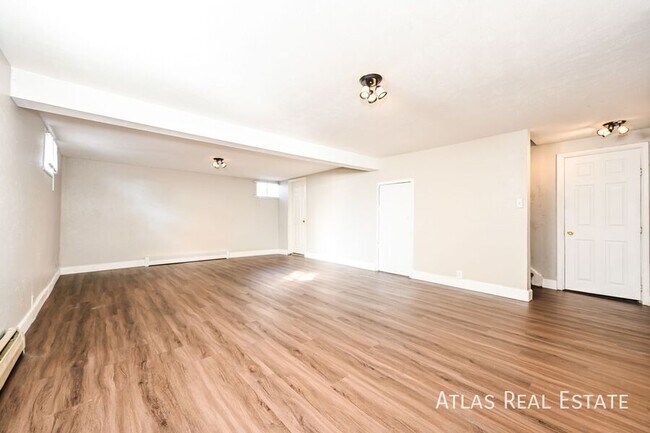 Building Photo - 331 S Victor St