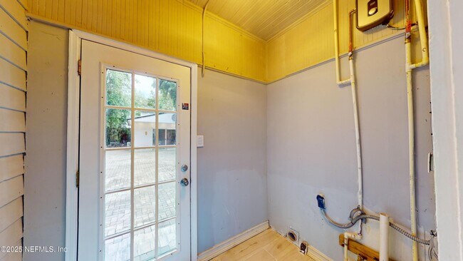 Building Photo - 3918 Herschel St