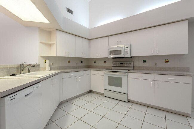 Building Photo - 4246 SE Home Way