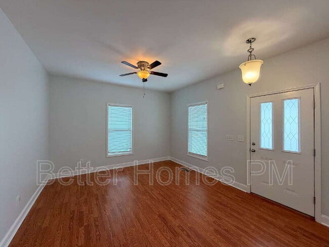 Building Photo - 701 E Martin St