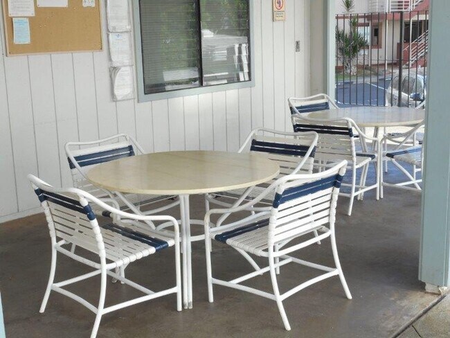 Building Photo - Pearl Horizon Split-Level Townhouse 2 bedrooms, 1.5 bath with 2 parking stalls
