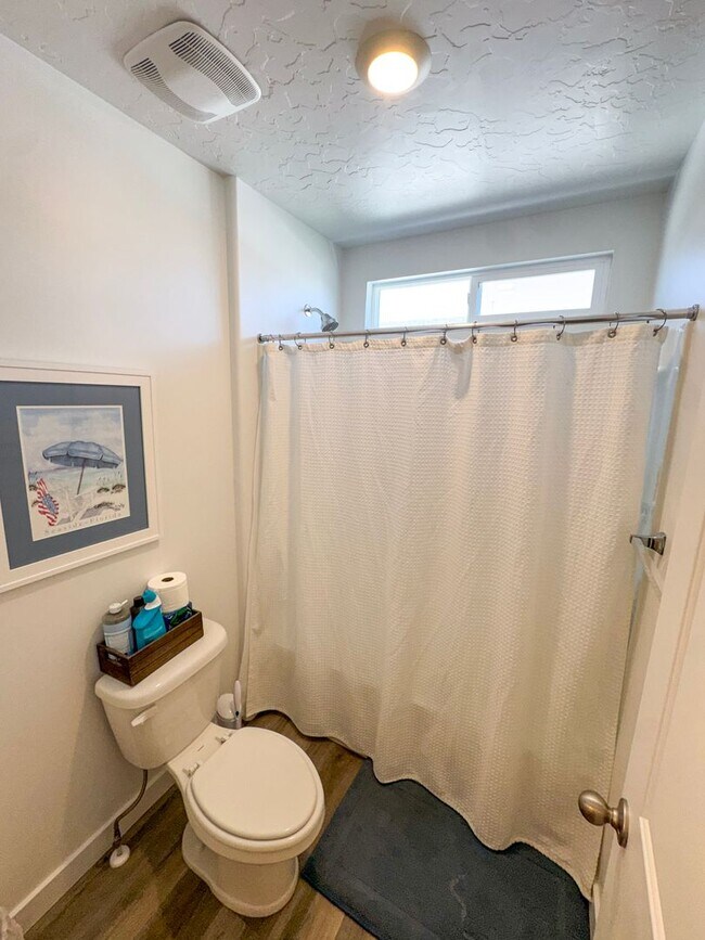 Building Photo - Modern 4 Bed 3.5 Bath Home in Syracuse | Bonus Room + Fenced Yard + 86” TV Included