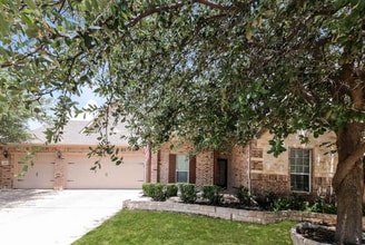 Building Photo - 9148 Clairemont Ln