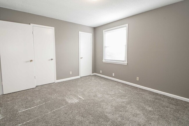 Building Photo - 807 Golf View Pl