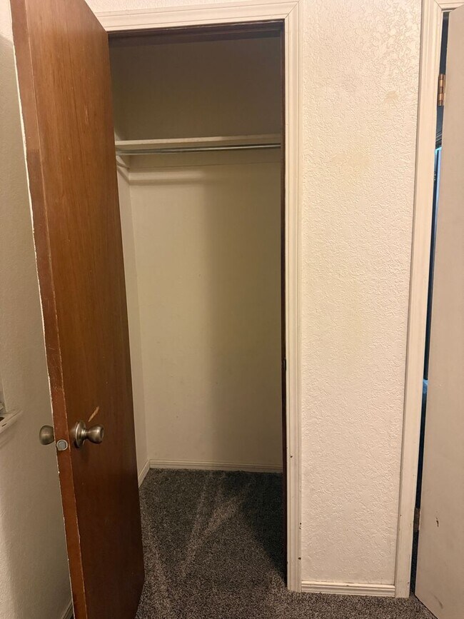 Building Photo - 1166 N Eagle Ln