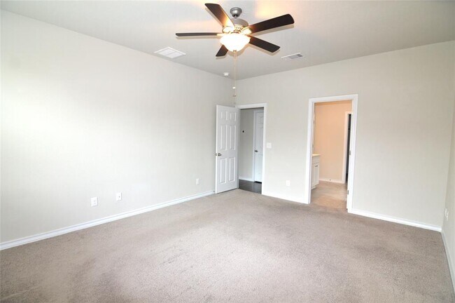 Building Photo - 212 Magna Ln