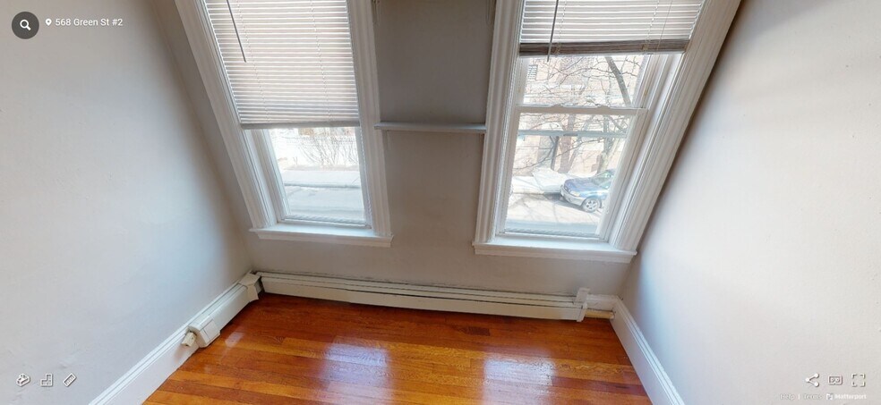Building Photo - 564 Green St