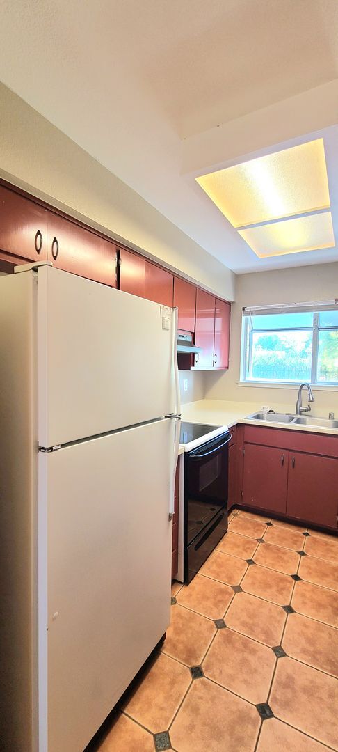 Building Photo - Very Nice 1bd/1bth Condo in gated complex w/ swimming pool!