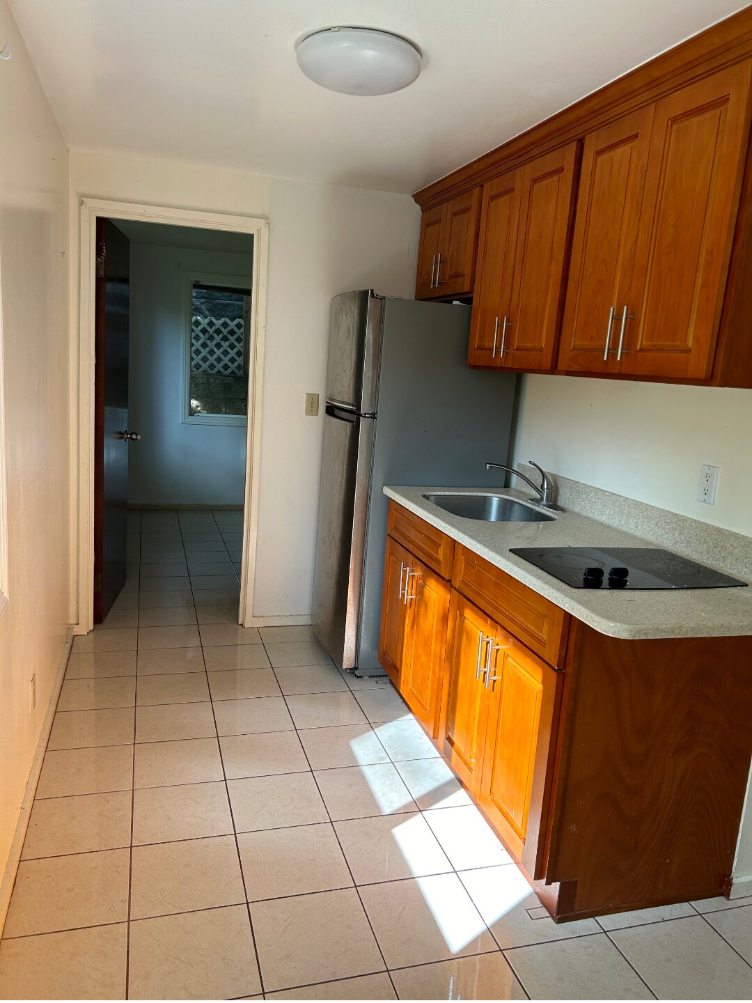 Building Photo - 2828 Kalihi St