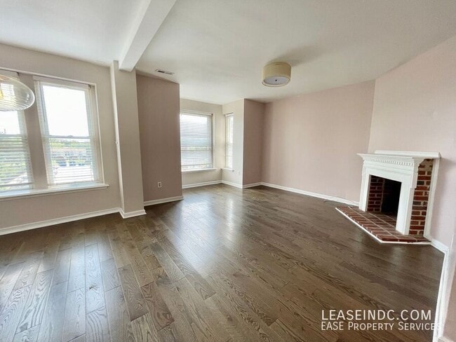 Building Photo - 207 R St NW