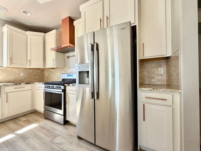 Building Photo - 673 W Beth Cir