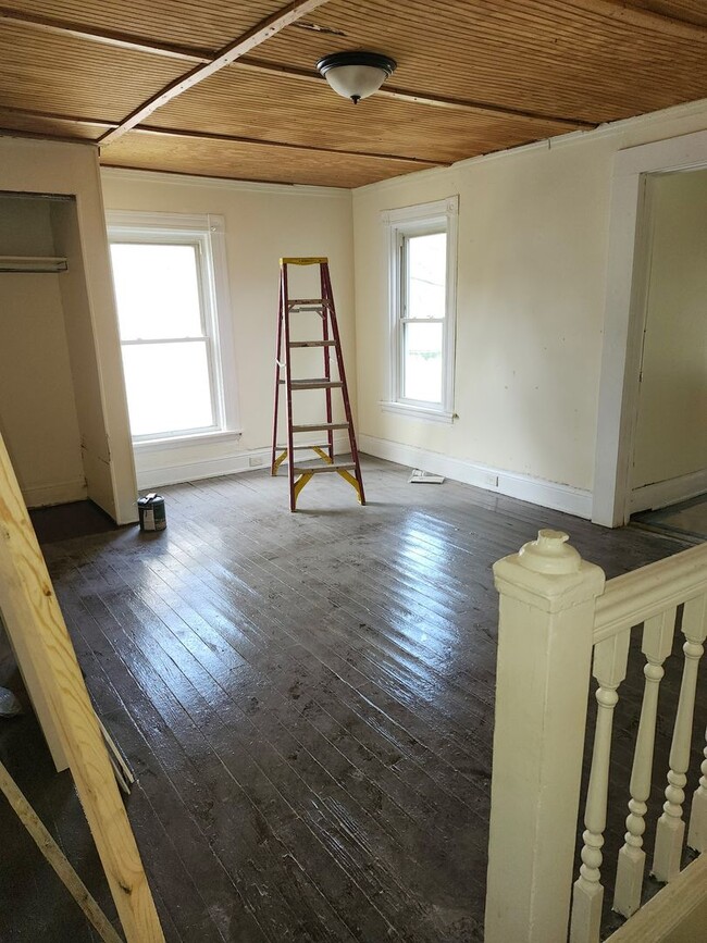 Building Photo - 5217 Kenwood Rd