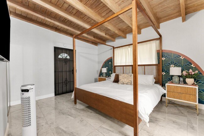 Building Photo - 3101 SW 16th St