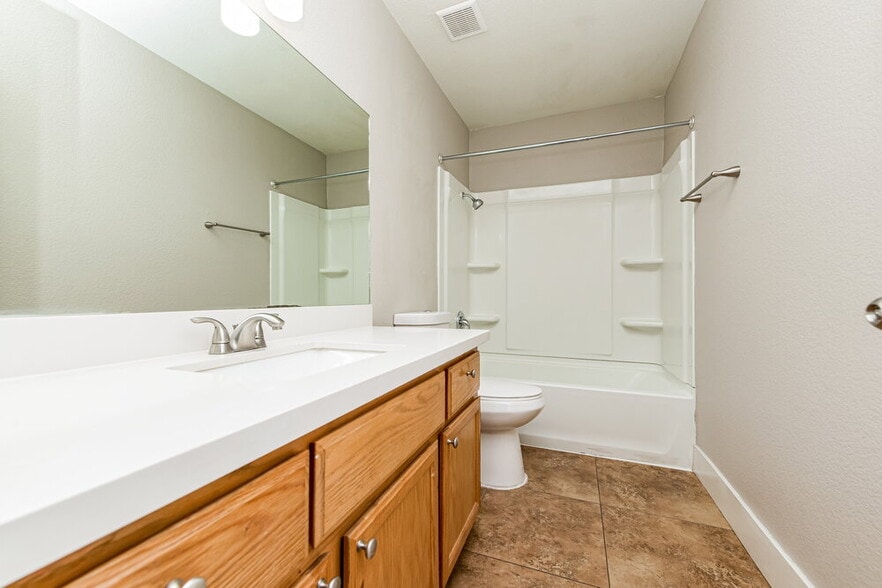 Building Photo - 7409 Hickory Hills Dr