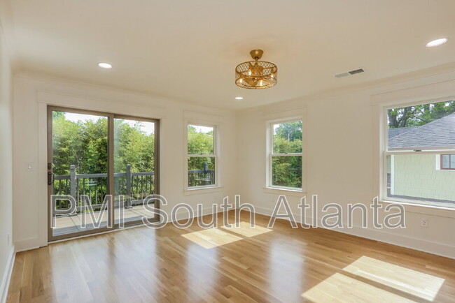 Building Photo - 116 3rd Ave