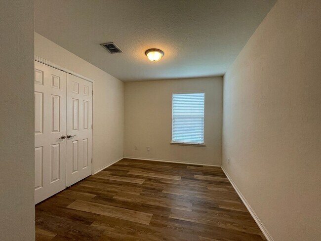 Building Photo - 9211 Wind Crown