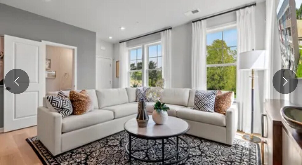 Building Photo - 658 Brookwood Glen Ter