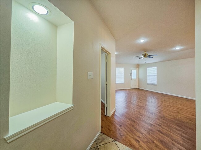 Building Photo - 16131 Taloncrest Dr