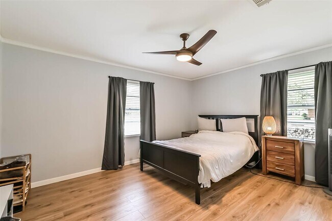 Building Photo - 10414 Woodwind Dr