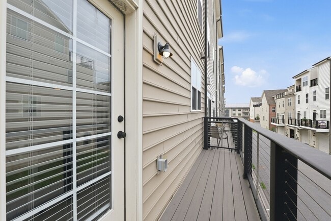 Building Photo - 2413 Glenallan Ave