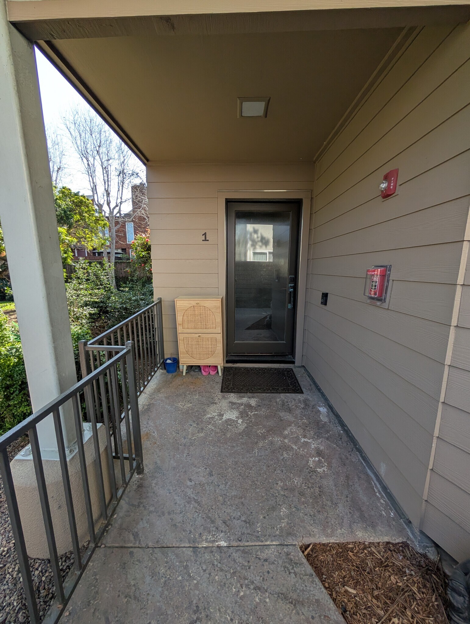 Building Photo - 245 S Helix Ave