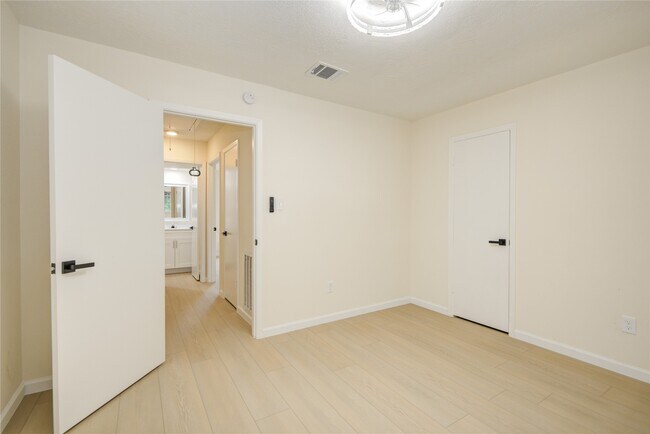 Building Photo - 12803 High Star Dr