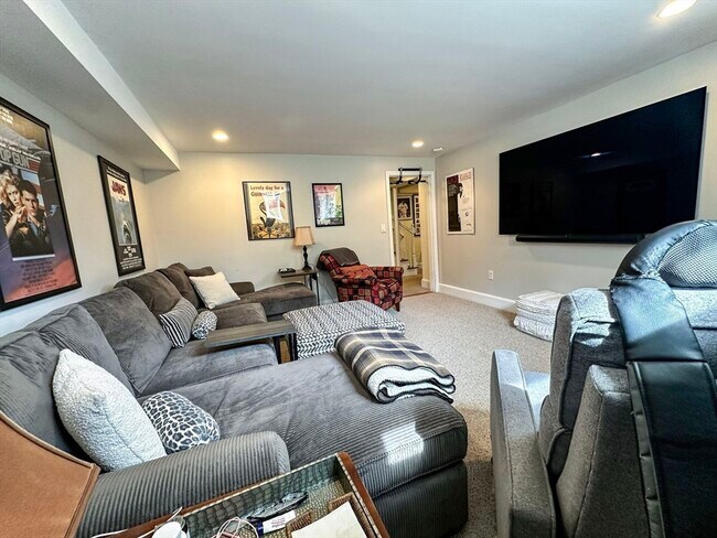 Building Photo - 15 Waban St