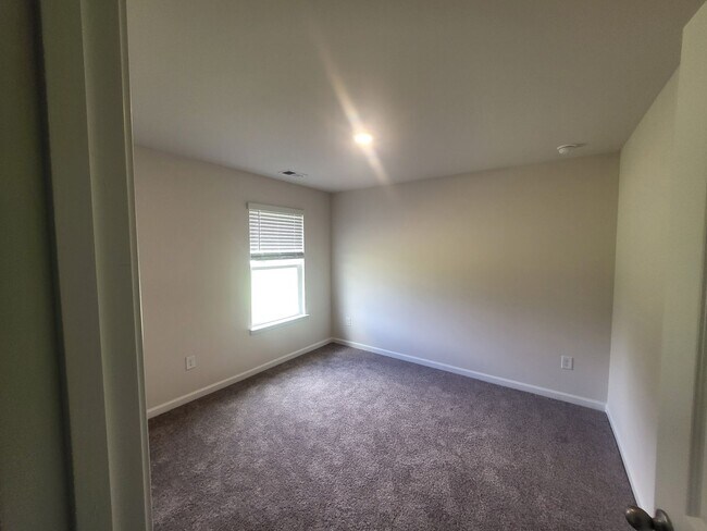 Building Photo - 5 bedroom/3 bath home in Aynor - 1/2 Off R...