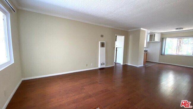 Building Photo - 443 S Wilton Pl