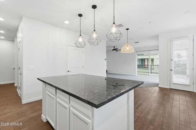 Building Photo - 1250 Abbey Ln