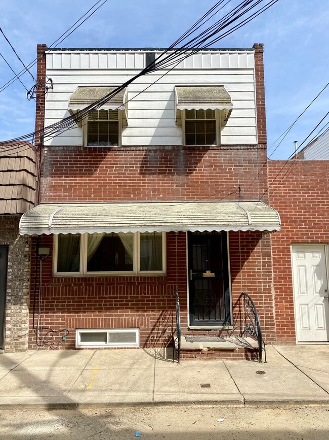 Building Photo - Stunning 2-Bedroom Townhouse in South Philadelphia Available August 1st!