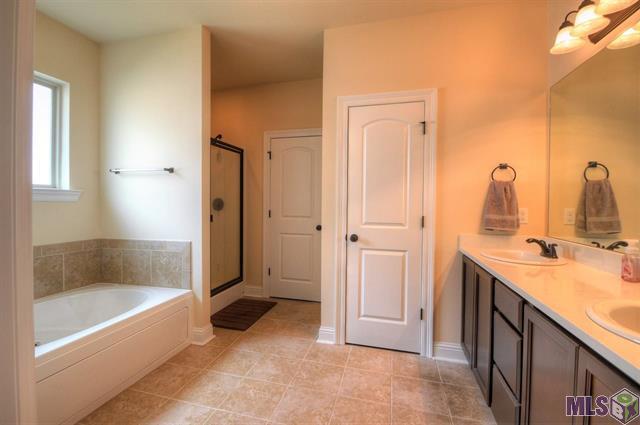 Building Photo - 4 Bedroom House Located in Prairieville with Spacious Rooms and a Large Backyard