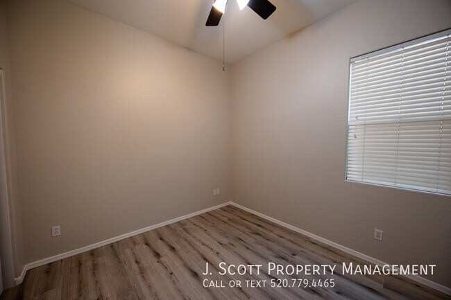 Building Photo - 3312 E Bluebird Pl