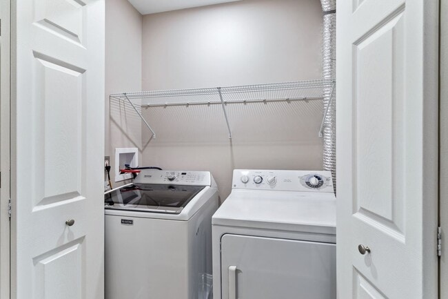 Building Photo - 4536 Rosemarie Dr