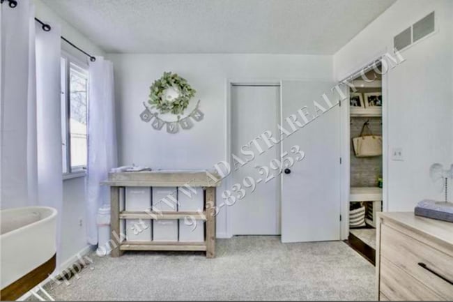 Building Photo - Beautiful UPDATED Ranch in Mission-Availab...