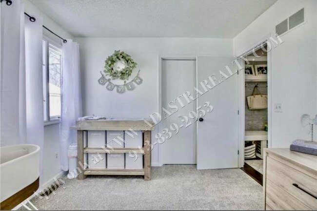 Building Photo - Beautiful UPDATED Ranch in Mission-Coming SOON!!