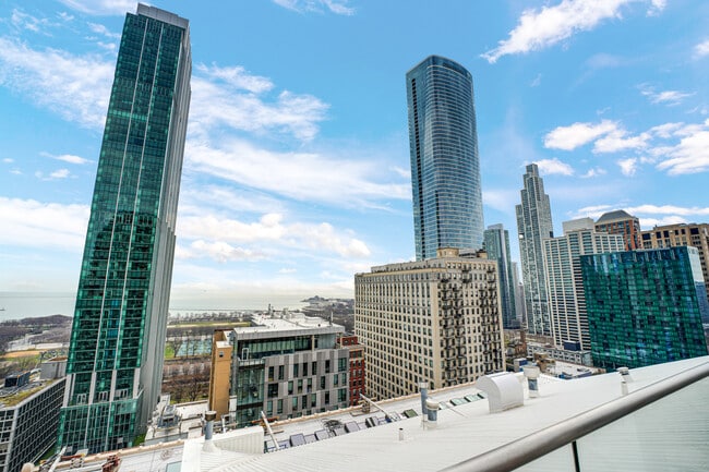 Building Photo - 40 E 9th St